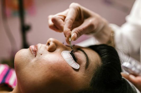 Lash Extensions vs. Lash Lifts: What’s the Difference and Which One’s Right for You?